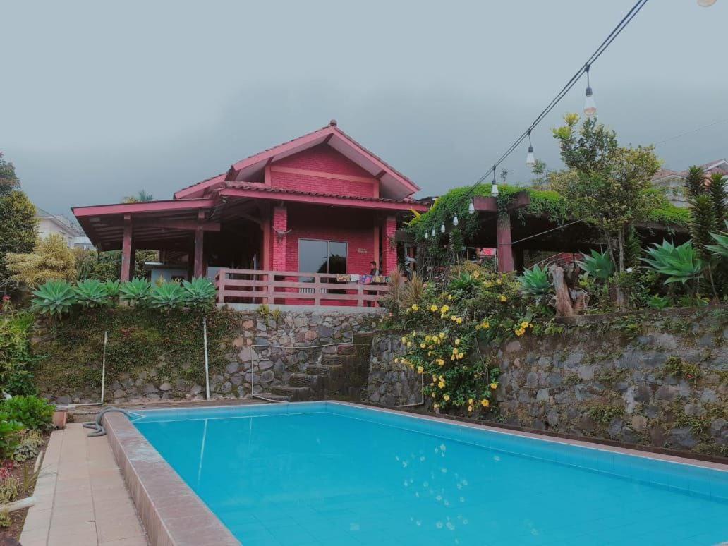 Villa Bata Merah By Spazie Paragajen Exterior photo